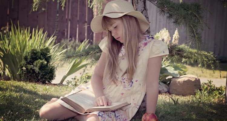 Kids reading books